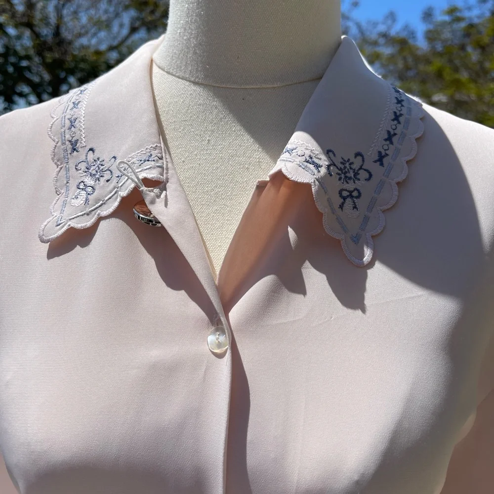 Dainty Vintage Embroidered Blouse - Picture 7 of 7